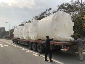 七大工廠儲(chǔ)罐裝車現(xiàn)場(chǎng)圖 石化物流運(yùn)輸?shù)母咝c嚴(yán)謹(jǐn)